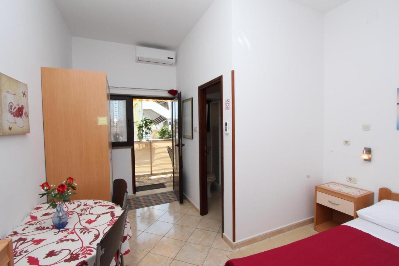 Room And Apartment Lea Rovinj Room photo