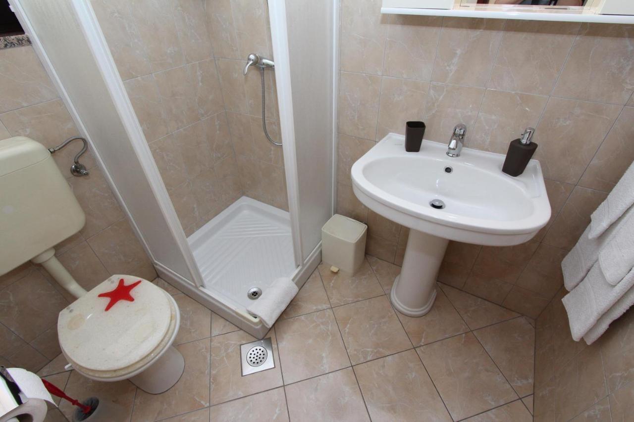 Room And Apartment Lea Rovinj Exterior photo